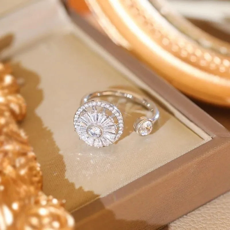 Luxe Sunburst Spinner Ring™